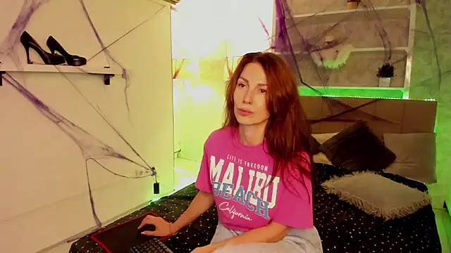 Snapshot of IsabelKiss chatting on November 4, 2025, 1:32 pm IsabelKiss online show from November 4, 2025, 1:32 pm