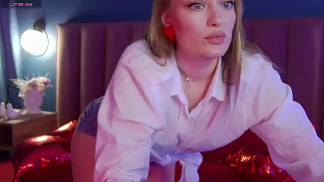 EvelynPoole online show from February 13, 2026, 1:34 am