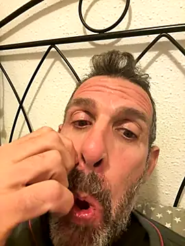 Snapshot of gigolobcn chatting on December 4, 2025, 5:32 pm gigolobcn online show from December 4, 2025, 5:32 pm