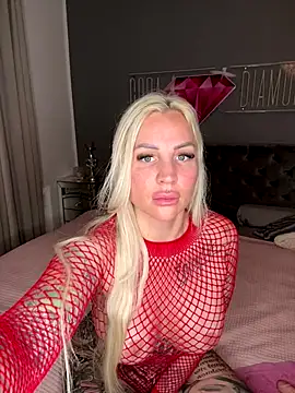 CoraDiamond online show from December 4, 2025, 7:17 am