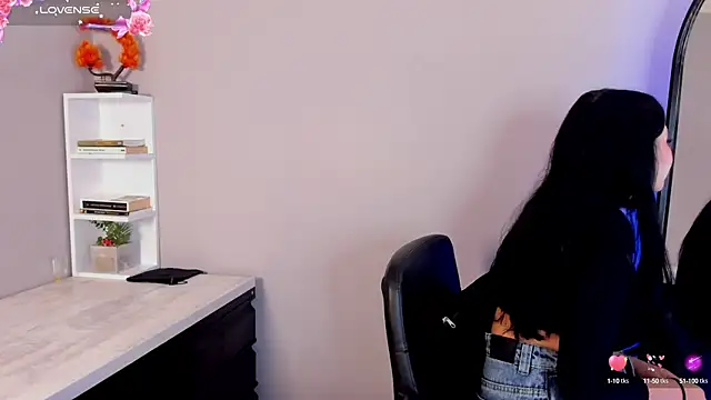 Emma  clark  online show from October 1, 2025, 12:11 pm