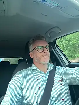 Axl hot online show from April 20, 2026, 6:09 pm