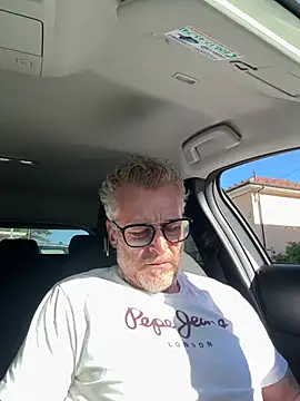 Snapshot of Axl_hot chatting on April 23, 2026, 3:36 pm Axl hot online show from April 23, 2026, 3:36 pm