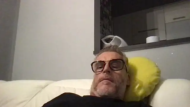 Snapshot of Axl_hot chatting on May 2, 2026, 12:59 am Axl hot online show from May 2, 2026, 12:59 am
