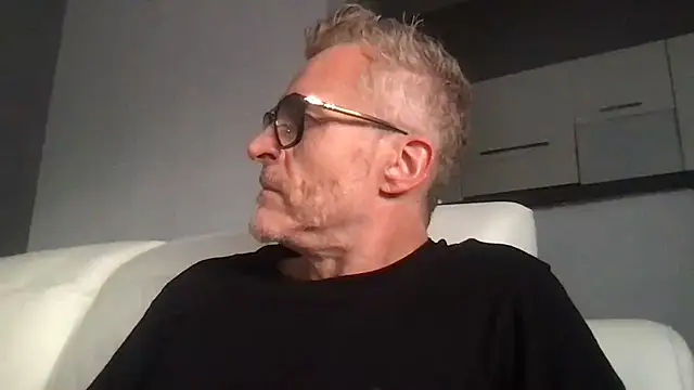 Snapshot of Axl_hot chatting on May 7, 2026, 5:29 pm Axl hot online show from May 7, 2026, 5:29 pm
