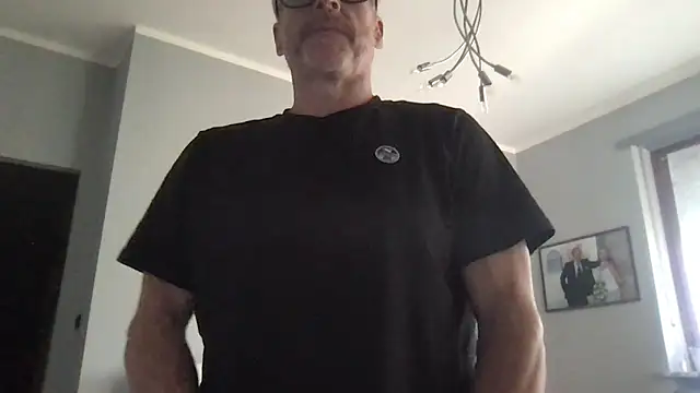 Snapshot of Axl_hot chatting on May 30, 2026, 12:24 pm Axl hot online show from May 30, 2026, 12:24 pm