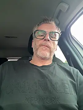 Snapshot of Axl_hot chatting on June 4, 2026, 3:51 pm Axl hot online show from June 4, 2026, 3:51 pm