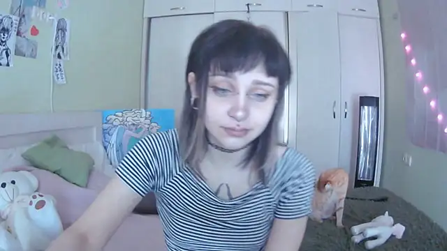 Snapshot of SineKiraReal chatting on October 4, 2025, 7:28 am SineKiraReal online show from October 4, 2025, 7:28 am