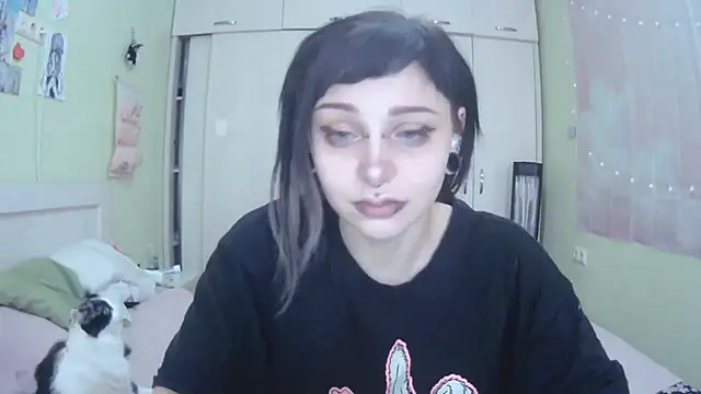 Snapshot of SineKiraReal chatting on October 9, 2025, 10:24 am SineKiraReal online show from October 9, 2025, 10:24 am