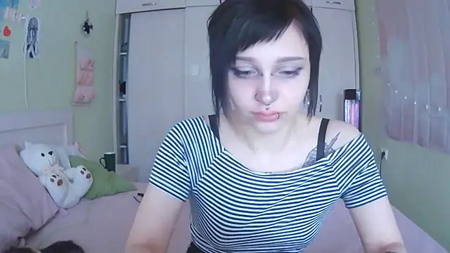 Snapshot of SineKiraReal chatting on October 16, 2025, 10:38 am SineKiraReal online show from October 16, 2025, 10:38 am