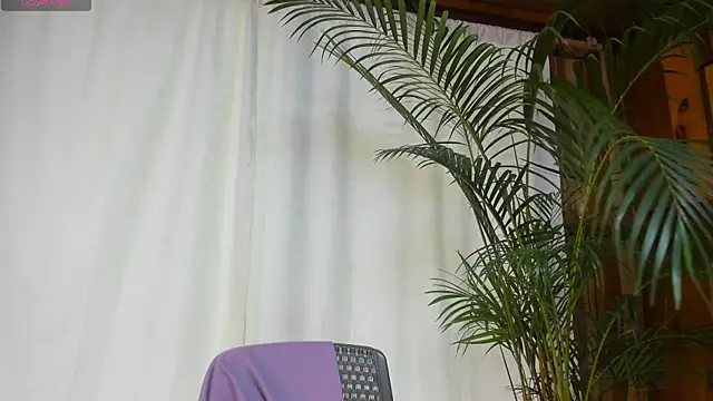 Snapshot of aliciakozlov chatting on May 14, 2026, 8:37 pm aliciakozlov online show from May 14, 2026, 8:37 pm
