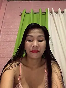 Snapshot of Cleo17 chatting on April 28, 2026, 12:32 pm Cleo17 online show from April 28, 2026, 12:32 pm