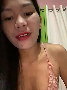 Snapshot of Cleo17 chatting on May 9, 2026, 12:21 pm Cleo17 online show from May 9, 2026, 12:21 pm