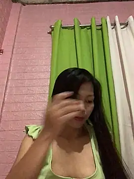 Snapshot of Cleo17 chatting on June 18, 2026, 1:37 pm Cleo17 online show from June 18, 2026, 1:37 pm
