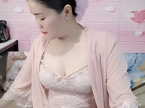 Snapshot of Miu_9117 chatting on September 13, 2025, 3:56 pm Miu 9117 online show from September 13, 2025, 3:56 pm