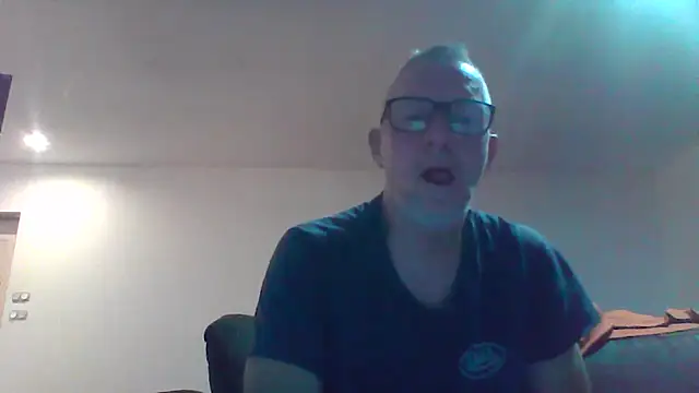 Snapshot of davv28 chatting on October 16, 2025, 2:56 am davv28 online show from October 16, 2025, 2:56 am