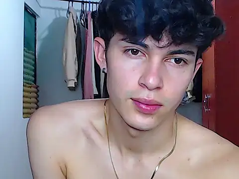 john vichenso online show from September 18, 2025, 9:39 pm