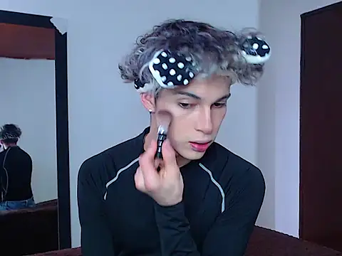 john vichenso online show from November 10, 2025, 8:52 pm