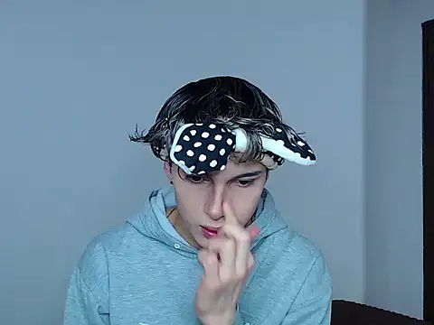 john vichenso online show from November 24, 2025, 9:36 pm