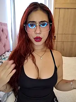 sarah lark  online show from October 3, 2025, 6:49 pm
