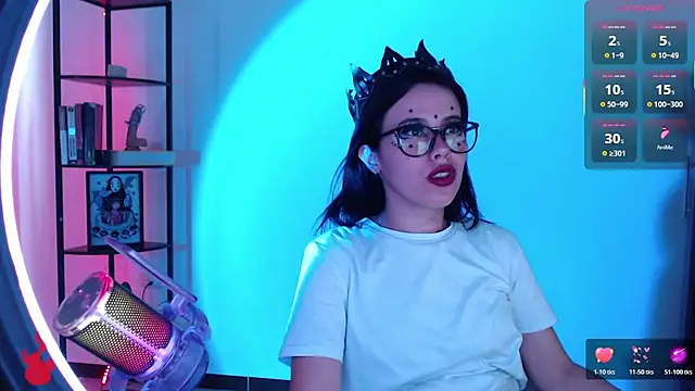 girldom online show from November 19, 2025, 5:13 pm