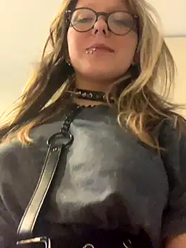 VesnaCrystal online show from December 14, 2025, 5:24 am