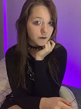 VesnaCrystal online show from April 18, 2026, 4:05 am