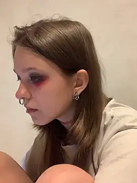 Snapshot of VesnaCrystal chatting on May 6, 2026, 6:24 pm VesnaCrystal online show from May 6, 2026, 6:24 pm