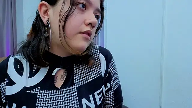 Niaa Stark online show from April 23, 2026, 8:22 pm