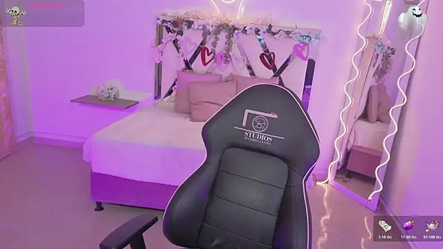 ZURY TAY online show from October 30, 2025, 11:44 am