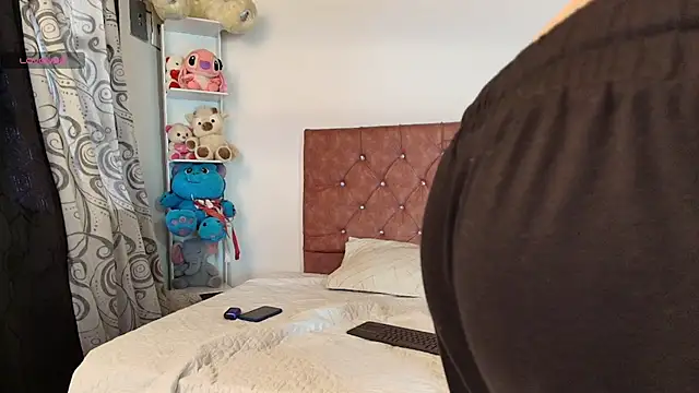 Snapshot of azul_honey chatting on July 8, 2026, 6:34 pm azul honey online show from July 8, 2026, 6:34 pm