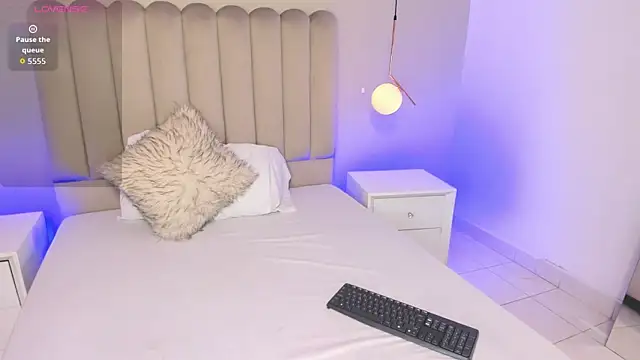 Dani rosse  online show from November 18, 2025, 1:04 pm