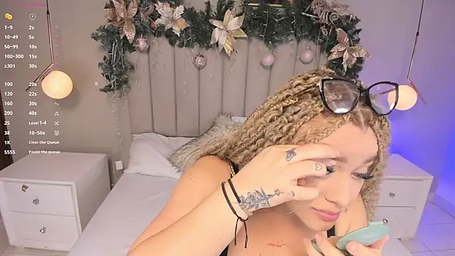 Dani rosse  online show from December 1, 2025, 1:05 pm