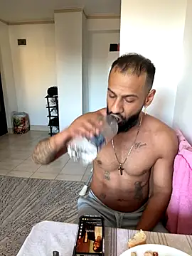 MiaKiittyy online show from September 23, 2025, 2:20 pm