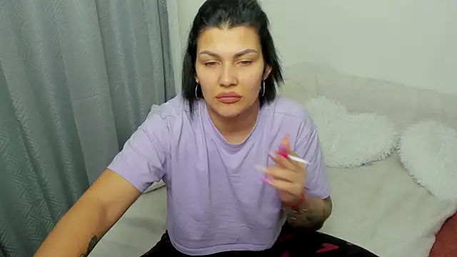 MiaKiittyy online show from February 12, 2026, 11:00 pm