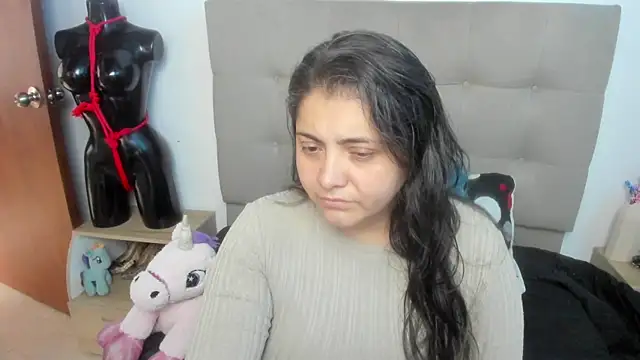 TifanyAmazinng online show from November 24, 2025, 12:38 pm