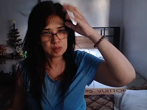 Prettysweetmum online show from May 1, 2026, 10:25 pm