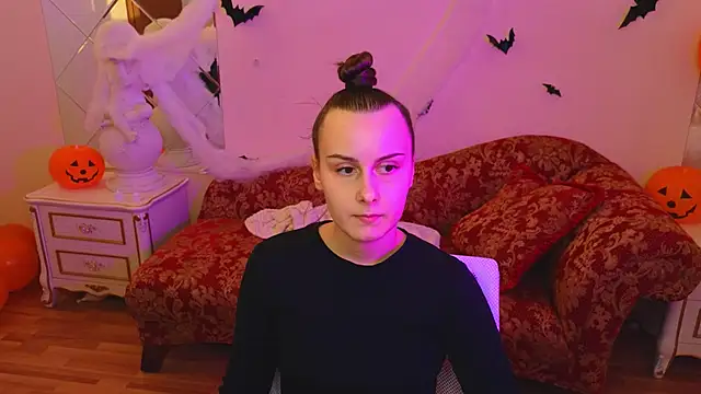 Kelly Cartier online show from October 20, 2025, 12:27 pm