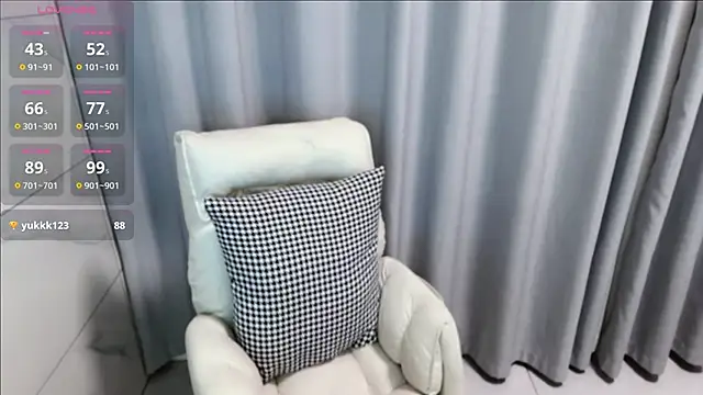 w qingqing online show from September 13, 2025, 1:55 pm