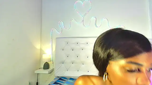 tatixxxvega online show from September 17, 2025, 1:13 pm