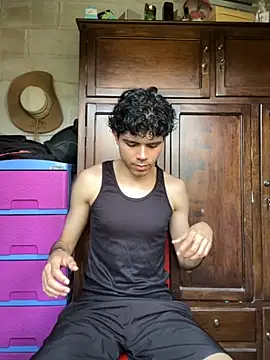 Axel-Mejia online show from October 19, 2025, 5:46 pm