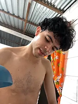 Axel-Mejia online show from December 4, 2025, 1:42 pm