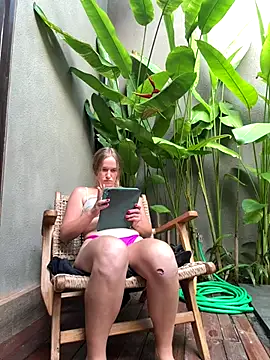 Snapshot of slimthickgoddess chatting on December 1, 2025, 8:08 am slimthickgoddess online show from December 1, 2025, 8:08 am