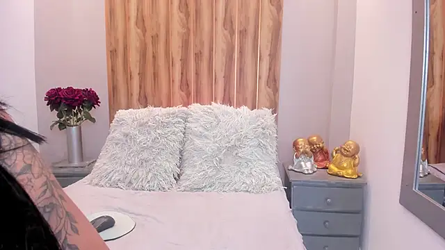 sofiagomez   online show from November 8, 2025, 7:23 pm