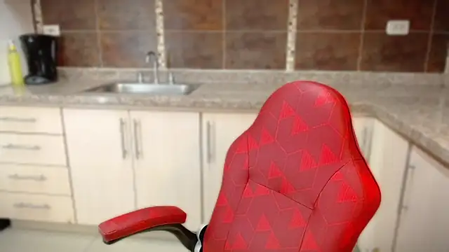 ValentinaMillers  online show from September 30, 2025, 3:28 pm