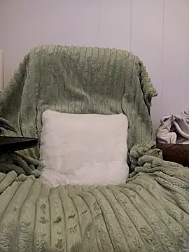HoneySquirrel online show from May 29, 2026, 8:07 pm