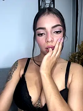 Snapshot of TaylorGreys chatting on October 30, 2025, 6:26 am TaylorGreys online show from October 30, 2025, 6:26 am