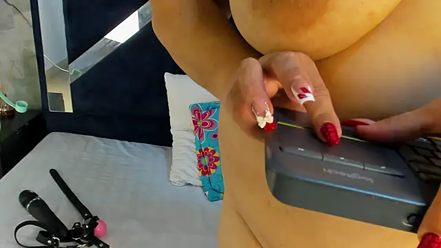 VanessaHard as online show from February 6, 2026, 7:28 pm