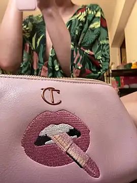 DahliaVonLure online show from June 4, 2026, 11:55 pm