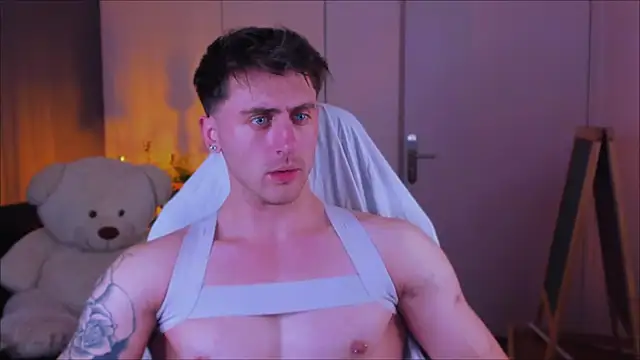 Oscar Miller  online show from November 13, 2025, 9:36 pm